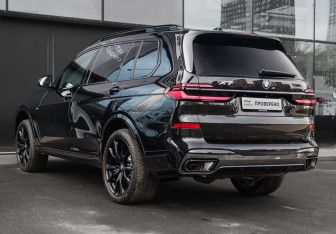 Новый BMW X7 2024 (6 фото)
