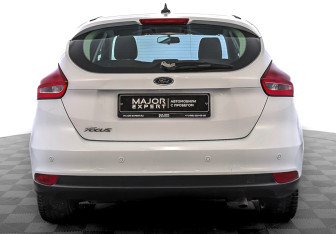 Подержанный автомобиль Ford Focus Hatchback 2018 года (6 фото)