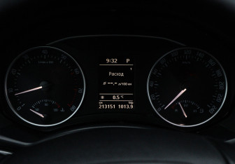 Подержанный автомобиль Skoda Octavia Liftback 2011 года (14 фото)