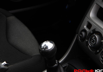 Подержанный автомобиль Peugeot 308 Hatchback 2008 года (17 фото)