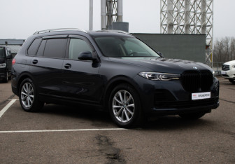 Подержанный автомобиль BMW X7 2020 года (3 фото)