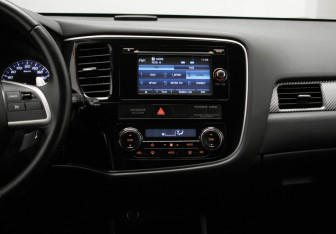 Подержанный автомобиль Mitsubishi Outlander 2014 года (23 фото)