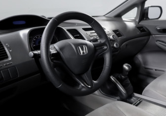 Подержанный автомобиль Honda Civic Sedan 2007 года (14 фото)