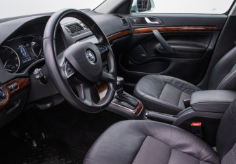 Подержанный автомобиль Skoda Octavia Wagon 2009 года (10 фото)