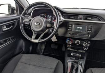 Подержанный автомобиль Kia Rio Hatchback 2021 года (24 фото)
