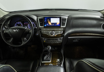 Подержанный автомобиль Infiniti QX60 2016 года (12 фото)