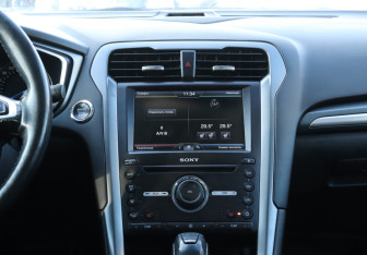 Подержанный автомобиль Ford Mondeo Sedan 2015 года (14 фото)