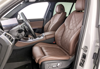 Подержанный автомобиль BMW X5 2023 года (21 фото)