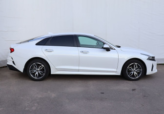 Подержанный автомобиль Kia K5 2022 года (7 фото)