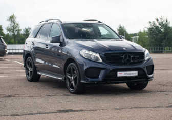 Подержанный автомобиль Mercedes-Benz GLE 2016 года (3 фото)
