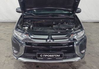 Подержанный автомобиль Mitsubishi Outlander 2018 года (9 фото)