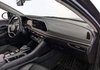 Подержанный автомобиль Hyundai Sonata 2022 года (13 фото)
