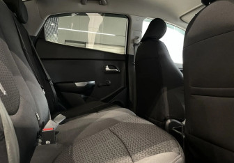 Подержанный автомобиль Kia Rio Sedan 2015 года (12 фото)