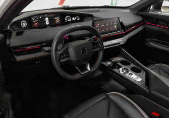 Подержанный автомобиль Changan UNI-V 2024 года (7 фото)