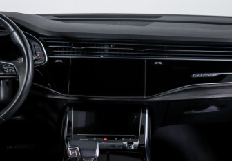 Подержанный автомобиль Audi Q8 2022 года (13 фото)