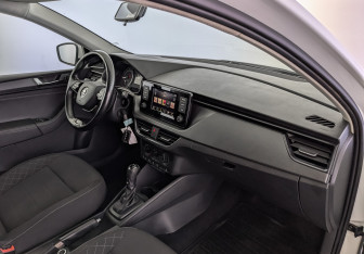 Подержанный автомобиль Skoda Rapid Liftback 2021 года (13 фото)