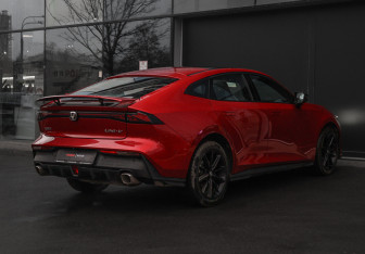 Подержанный автомобиль Changan UNI-V 2023 года (5 фото)