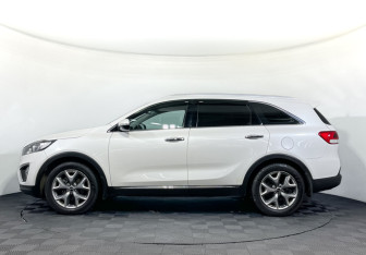 Подержанный автомобиль Kia Sorento 2016 года (8 фото)