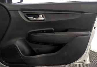 Подержанный автомобиль Kia Rio Hatchback 2021 года (24 фото)