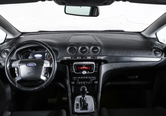Подержанный автомобиль Ford S-MAX 2012 года (17 фото)