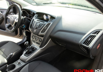 Подержанный автомобиль Ford Focus Sedan 2012 года (7 фото)