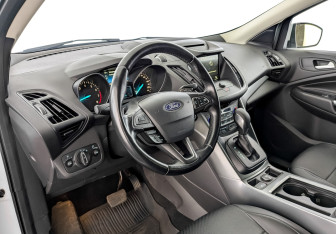 Подержанный автомобиль Ford Kuga 2018 года (16 фото)