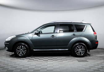 Подержанный автомобиль Citroen C-Crosser 2008 года (8 фото)