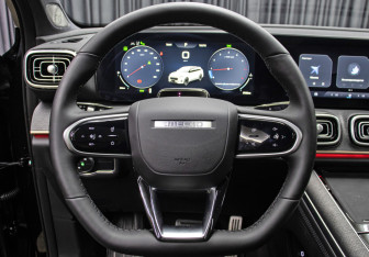 Подержанный автомобиль Jaecoo J8 2024 года (17 фото)