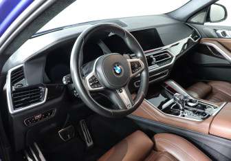 Подержанный автомобиль BMW X6 2020 года (12 фото)