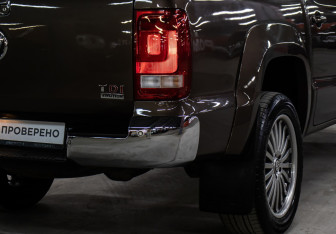 Подержанный автомобиль Volkswagen Amarok 2015 года (24 фото)