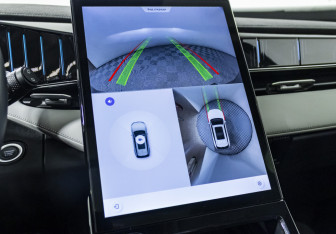 Подержанный автомобиль Geely Atlas 2024 года (16 фото)