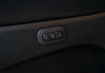 Подержанный автомобиль Jeep Grand Cherokee 2012 года (19 фото)