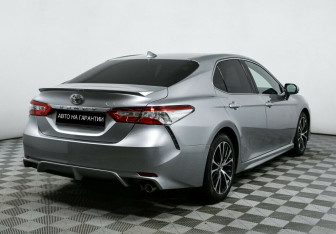 Подержанный автомобиль Toyota Camry Sedan 2019 года (3 фото)