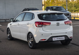 Подержанный автомобиль Kia Rio Hatchback 2016 года (7 фото)