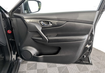 Подержанный автомобиль Nissan X-Trail 2016 года (27 фото)