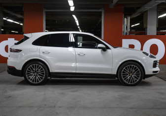 Подержанный автомобиль Porsche Cayenne 2020 года (4 фото)