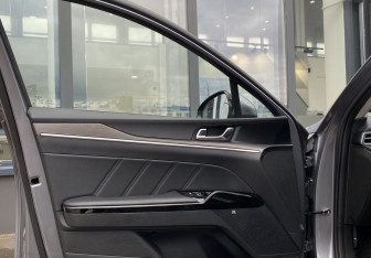 Подержанный автомобиль Kia K5 2024 года (23 фото)