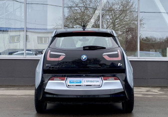 Подержанный автомобиль BMW i3 2017 года (6 фото)
