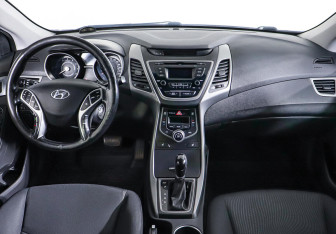 Подержанный автомобиль Hyundai Elantra Sedan 2014 года (11 фото)