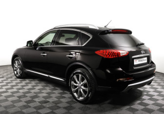 Подержанный автомобиль Infiniti QX50 2016 года (7 фото)