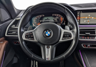 Подержанный автомобиль BMW X7 2021 года (22 фото)