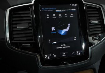 Подержанный автомобиль Volvo XC90 2018 года (21 фото)