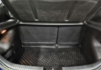 Подержанный автомобиль Hyundai Solaris Hatchback 2013 года (14 фото)