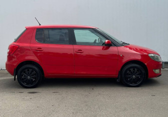 Подержанный автомобиль Skoda Fabia Hatchback 2013 года (4 фото)
