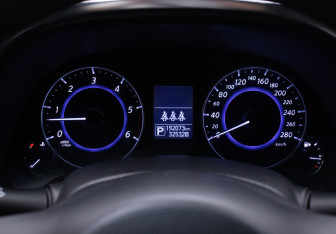 Подержанный автомобиль Infiniti QX70 2016 года (12 фото)