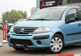 Подержанный автомобиль Citroen C3 Hatchback 2009 года (16 фото)