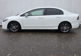 Подержанный автомобиль Honda Civic Sedan 2011 года (8 фото)