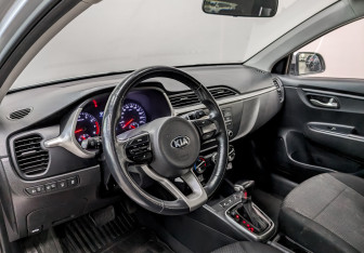 Подержанный автомобиль Kia Rio Hatchback 2021 года (16 фото)