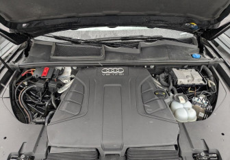 Подержанный автомобиль Audi Q7 2016 года (9 фото)