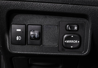 Подержанный автомобиль Toyota Corolla Sedan 2012 года (12 фото)